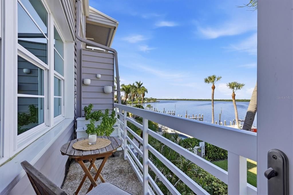 For Sale: $1,089,000 (2 beds, 2 baths, 1293 Square Feet)