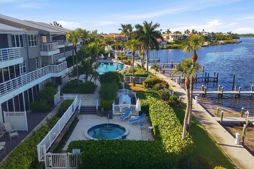 For Sale: $1,089,000 (2 beds, 2 baths, 1293 Square Feet)