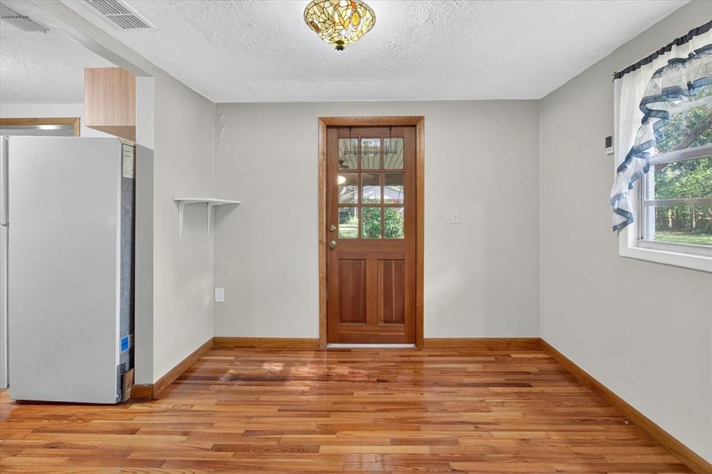 На продажу: $499,000 (3 спален, 2 ванн, 1304 Квадратных фут)
