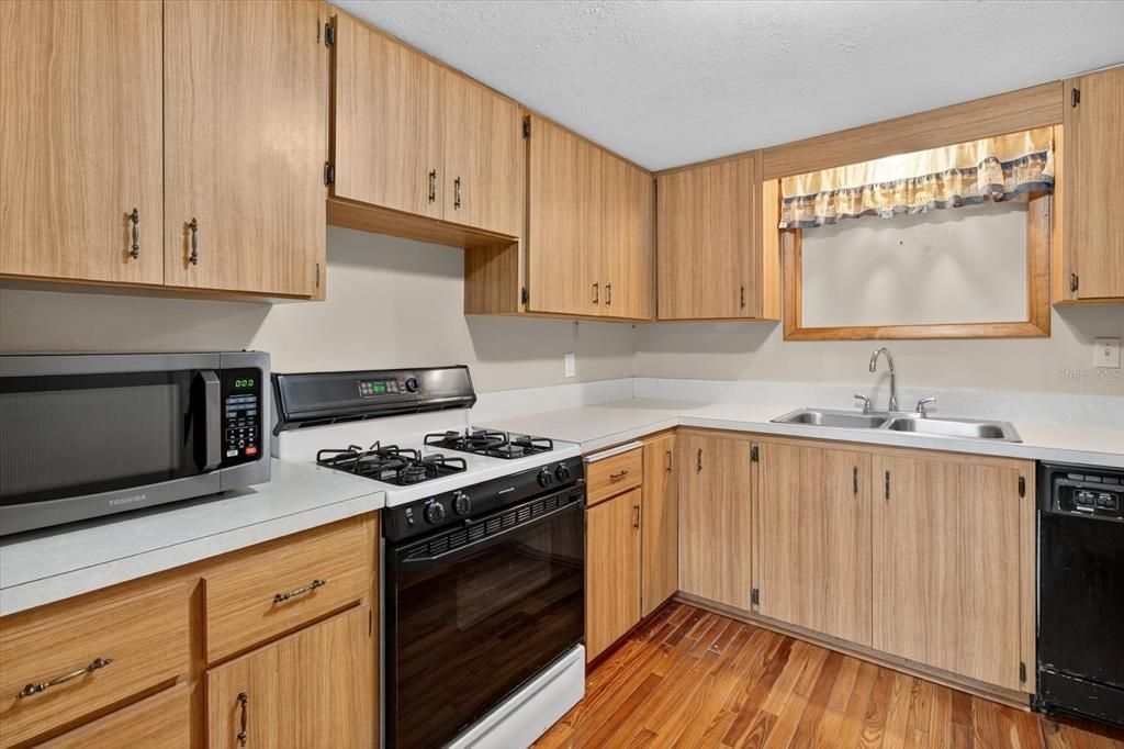 На продажу: $499,000 (3 спален, 2 ванн, 1304 Квадратных фут)