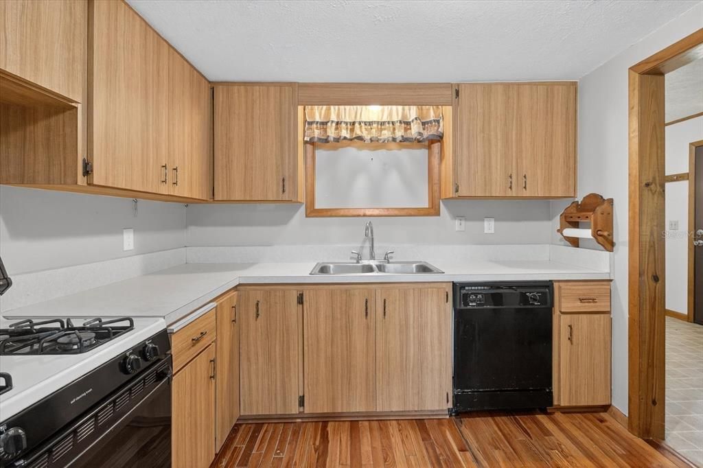 На продажу: $499,000 (3 спален, 2 ванн, 1304 Квадратных фут)