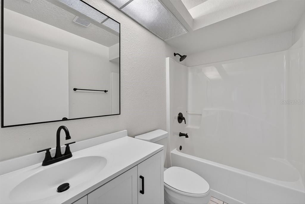 На продажу: $274,990 (3 спален, 2 ванн, 1277 Квадратных фут)