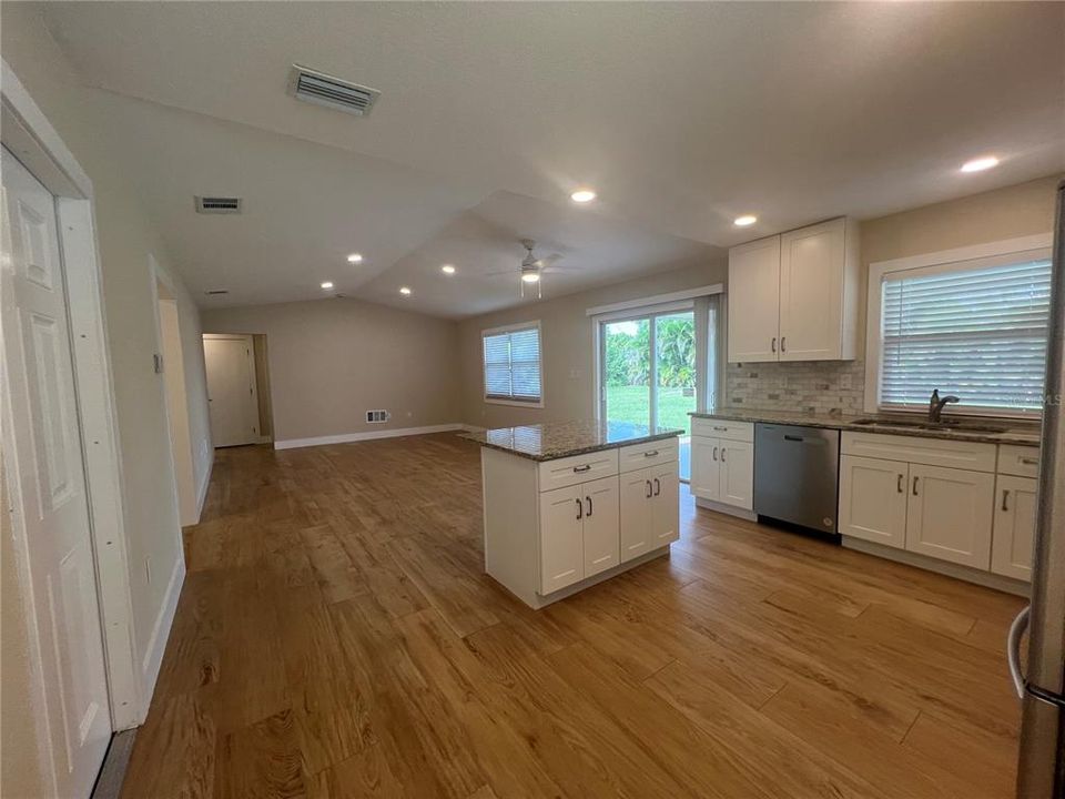 For Rent: $1,700 (2 beds, 2 baths, 1071 Square Feet)