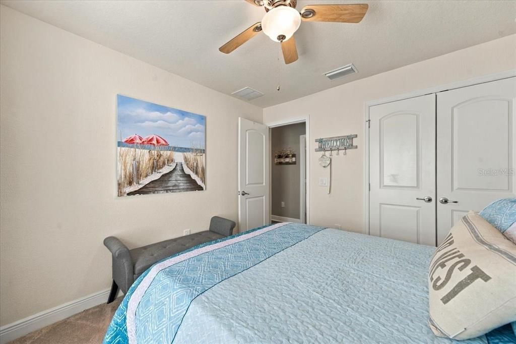 En Venta: $419,900 (4 camas, 3 baños, 2290 Pies cuadrados)