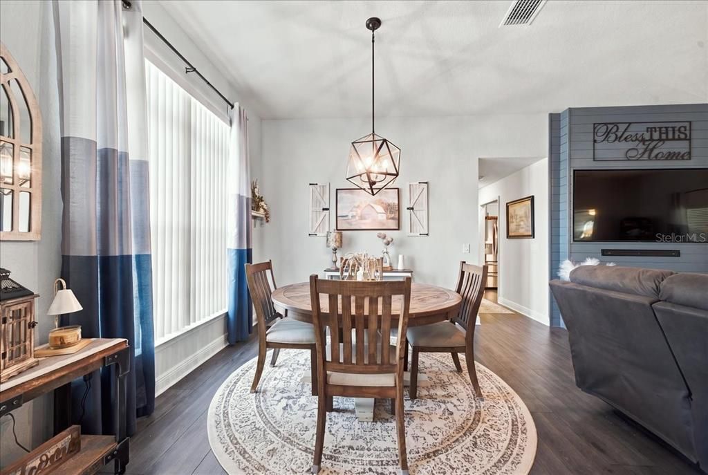 En Venta: $419,900 (4 camas, 3 baños, 2290 Pies cuadrados)