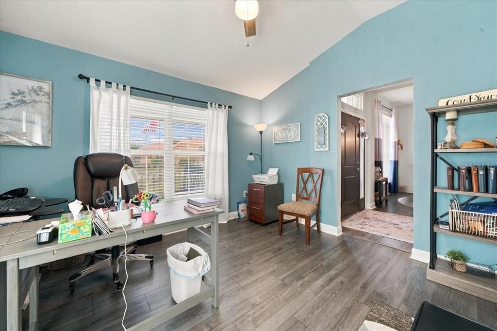 En Venta: $419,900 (4 camas, 3 baños, 2290 Pies cuadrados)