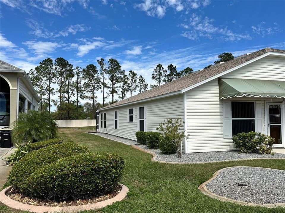 For Sale: $269,000 (1 beds, 1 baths, 936 Square Feet)