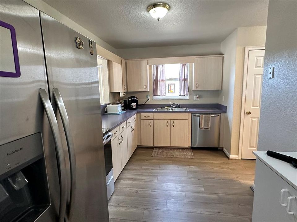 For Sale: $269,000 (1 beds, 1 baths, 936 Square Feet)