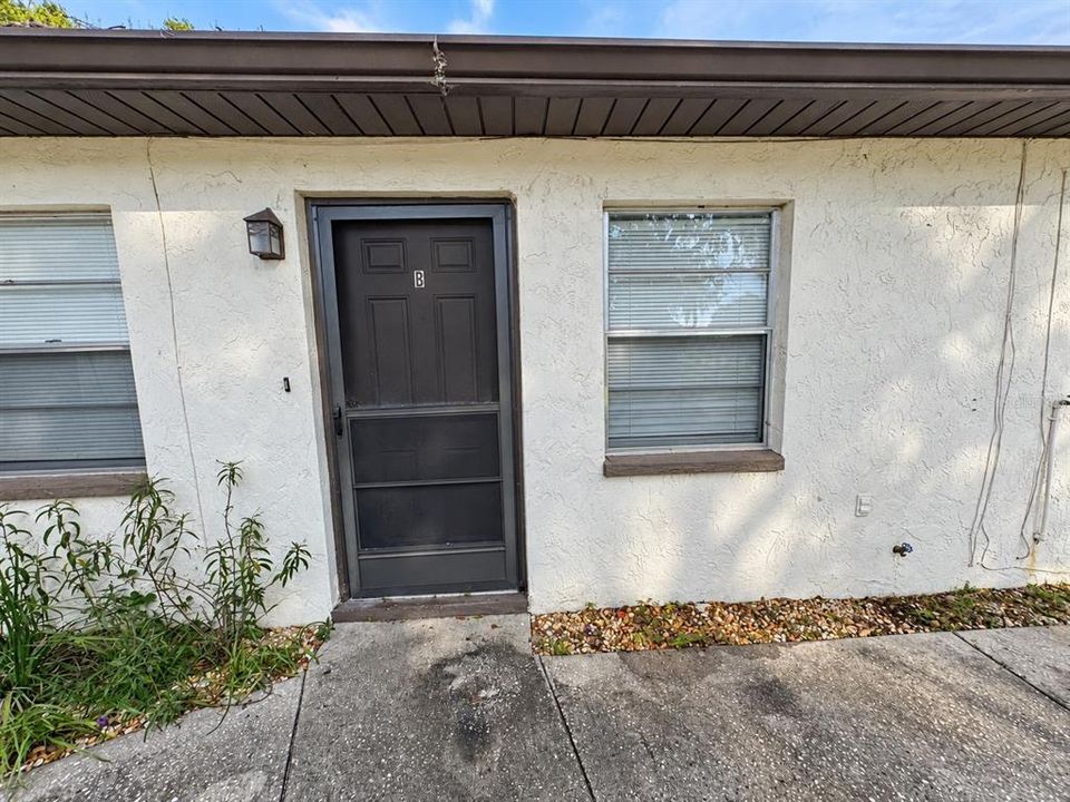 For Rent: $950 (1 beds, 1 baths, 700 Square Feet)