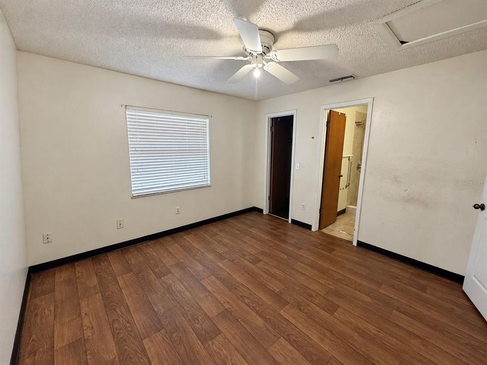 For Rent: $950 (1 beds, 1 baths, 700 Square Feet)