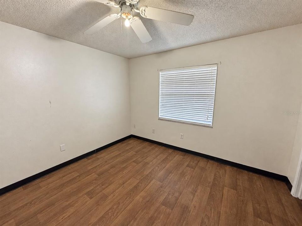 For Rent: $950 (1 beds, 1 baths, 700 Square Feet)