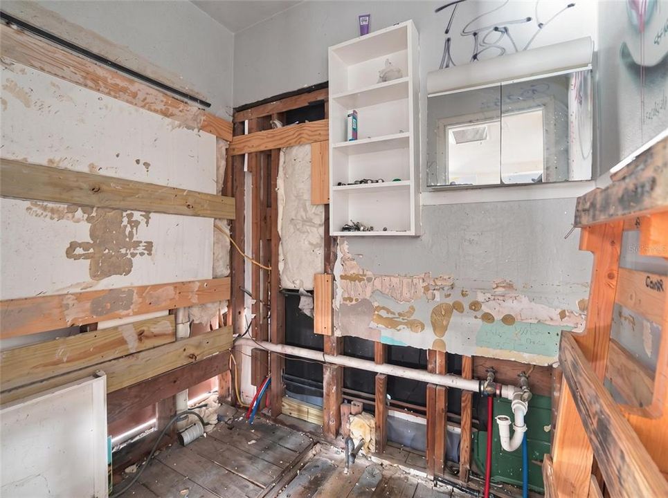 На продажу: $250,000 (3 спален, 2 ванн, 1228 Квадратных фут)