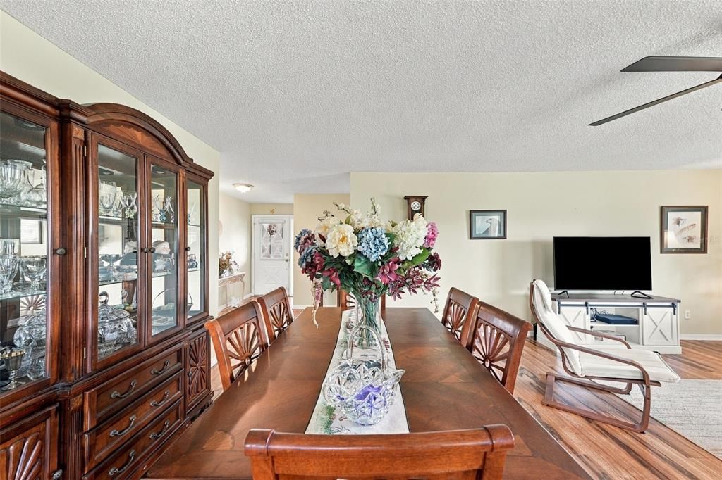 На продажу: $319,900 (2 спален, 2 ванн, 1857 Квадратных фут)