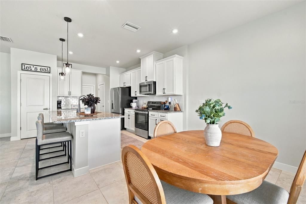 En Venta: $364,900 (4 camas, 2 baños, 2046 Pies cuadrados)