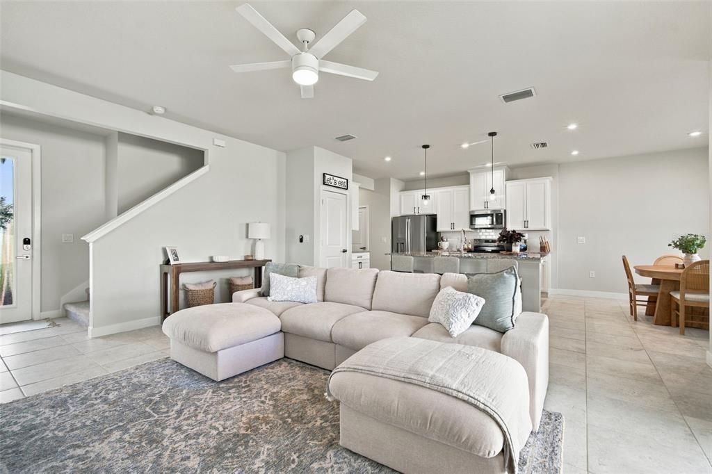 En Venta: $364,900 (4 camas, 2 baños, 2046 Pies cuadrados)