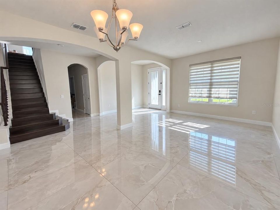 For Sale: $599,900 (5 beds, 2 baths, 3092 Square Feet)