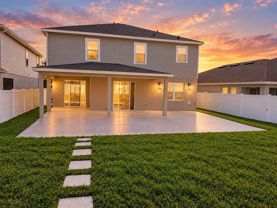 For Sale: $599,900 (5 beds, 2 baths, 3092 Square Feet)