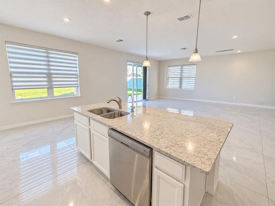 For Sale: $599,900 (5 beds, 2 baths, 3092 Square Feet)