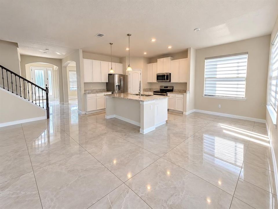 For Sale: $599,900 (5 beds, 2 baths, 3092 Square Feet)
