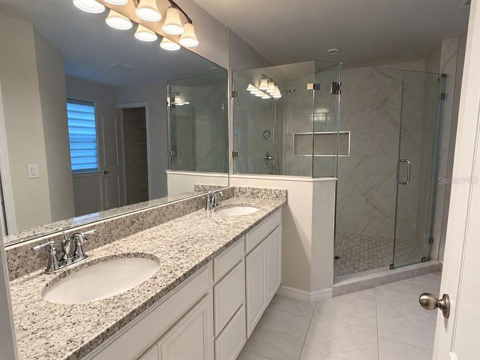 For Sale: $599,900 (5 beds, 2 baths, 3092 Square Feet)