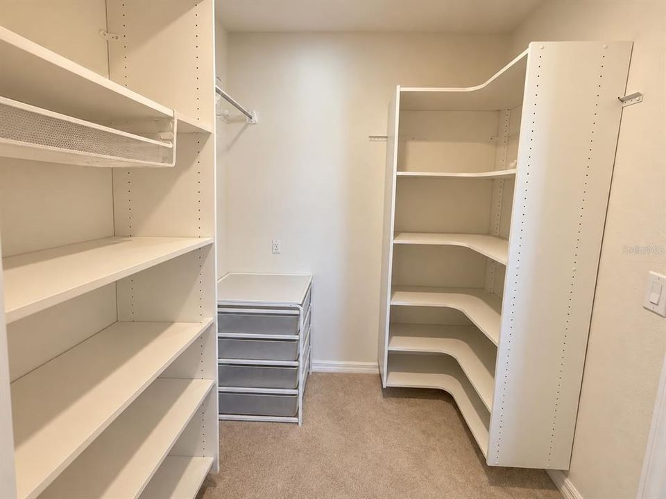 For Sale: $599,900 (5 beds, 2 baths, 3092 Square Feet)