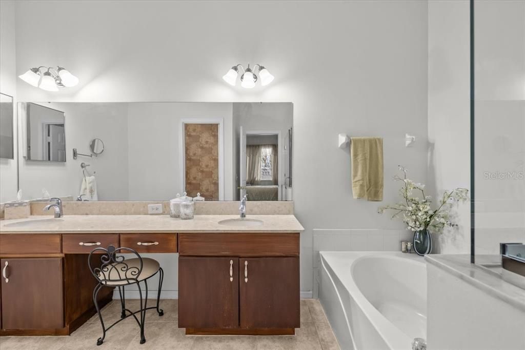 For Sale: $335,000 (3 beds, 2 baths, 1708 Square Feet)