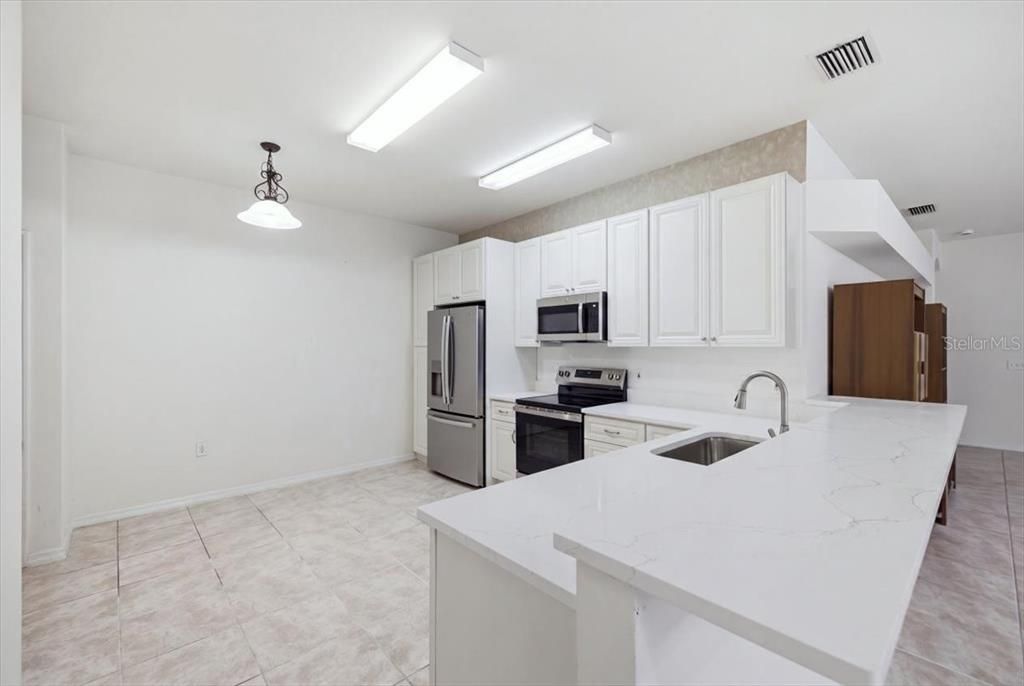 For Sale: $335,000 (3 beds, 2 baths, 1708 Square Feet)