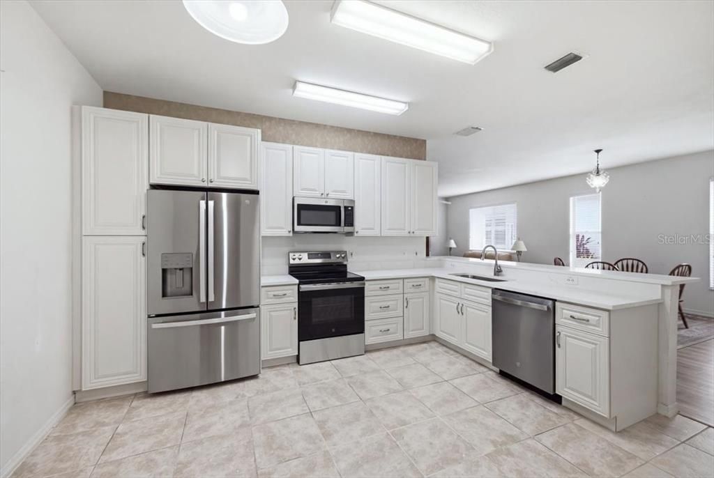 For Sale: $335,000 (3 beds, 2 baths, 1708 Square Feet)