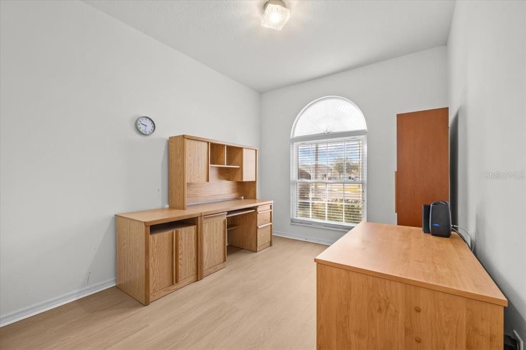 For Sale: $335,000 (3 beds, 2 baths, 1708 Square Feet)