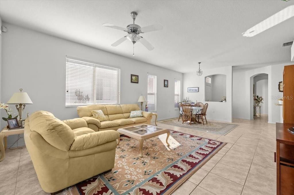 For Sale: $335,000 (3 beds, 2 baths, 1708 Square Feet)