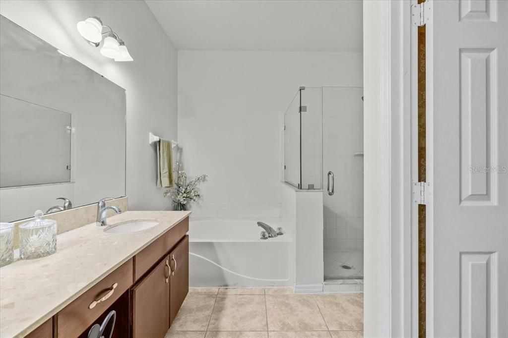 For Sale: $335,000 (3 beds, 2 baths, 1708 Square Feet)