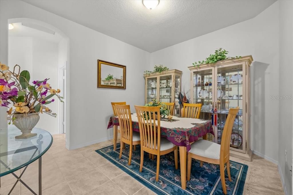 For Sale: $335,000 (3 beds, 2 baths, 1708 Square Feet)