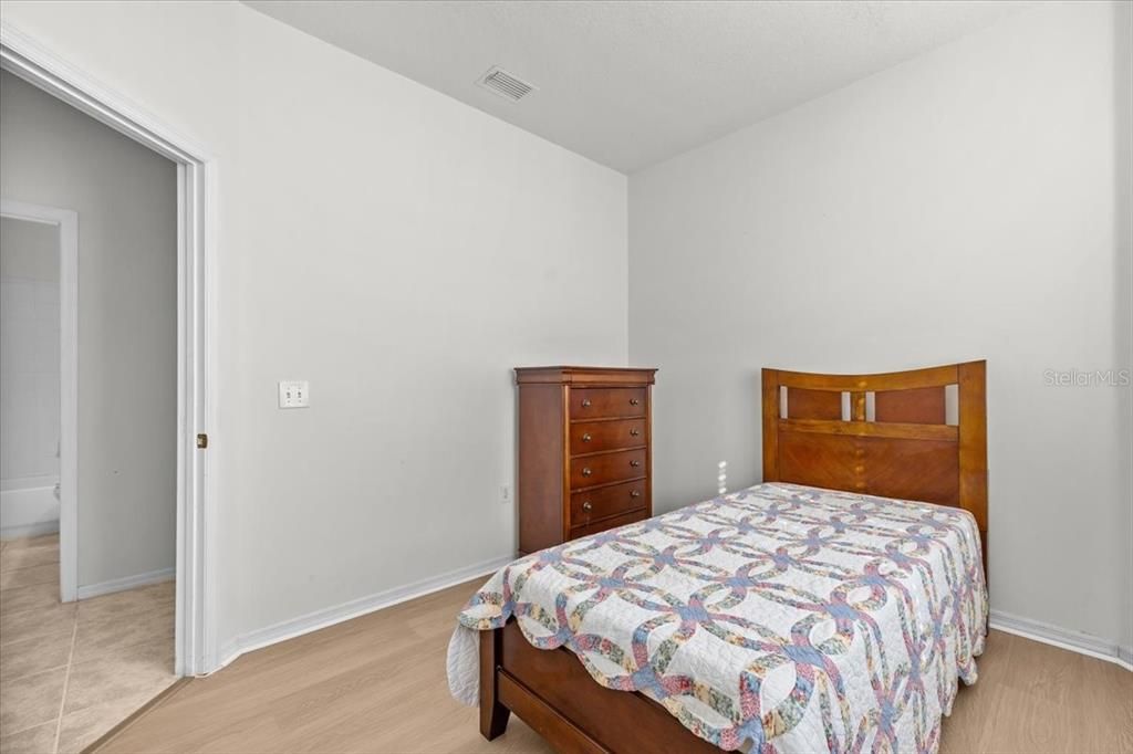 For Sale: $335,000 (3 beds, 2 baths, 1708 Square Feet)