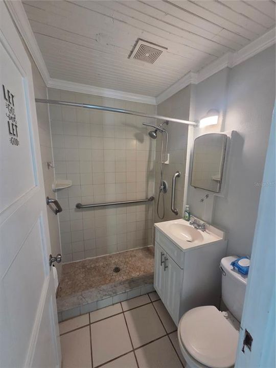 В аренду: $1,700 (2 спален, 1 ванн, 720 Квадратных фут)