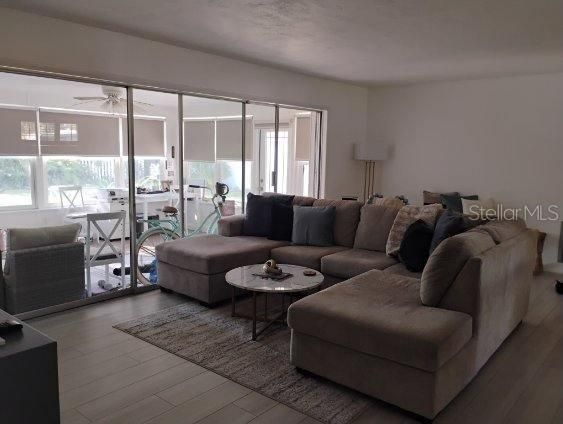 For Rent: $2,550 (2 beds, 1 baths, 1063 Square Feet)