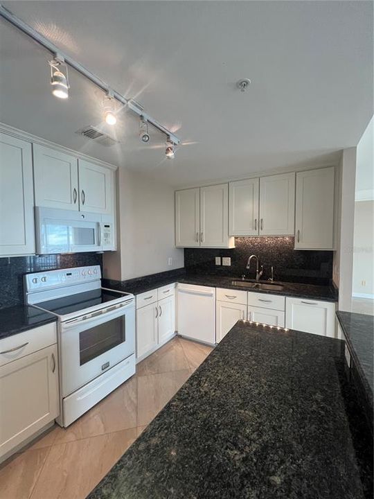 For Rent: $5,800 (3 beds, 2 baths, 1714 Square Feet)