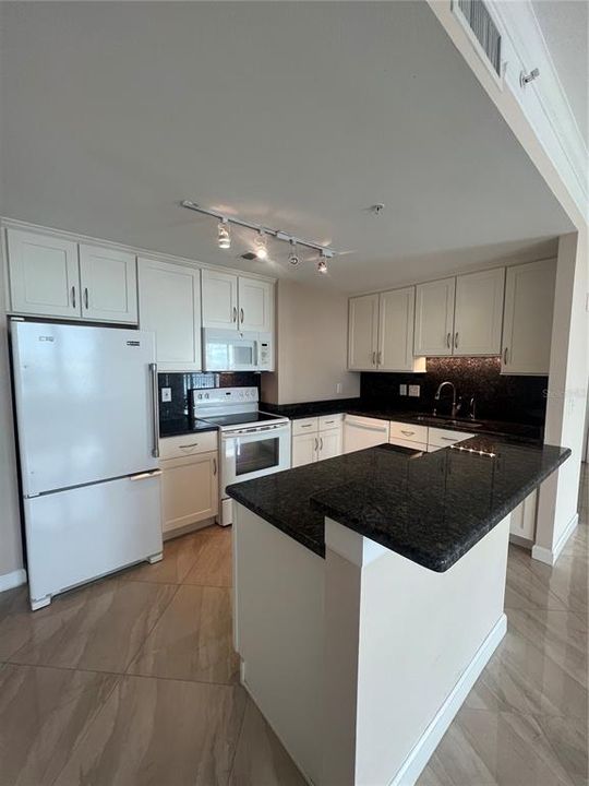 For Rent: $5,800 (3 beds, 2 baths, 1714 Square Feet)