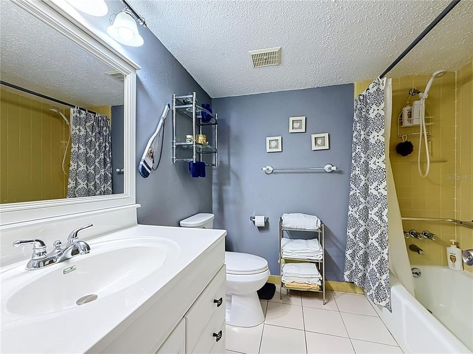 En Venta: $200,000 (2 camas, 2 baños, 1075 Pies cuadrados)