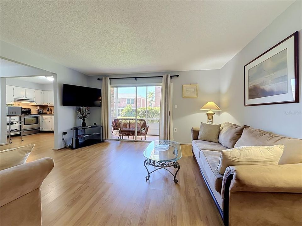 En Venta: $200,000 (2 camas, 2 baños, 1075 Pies cuadrados)