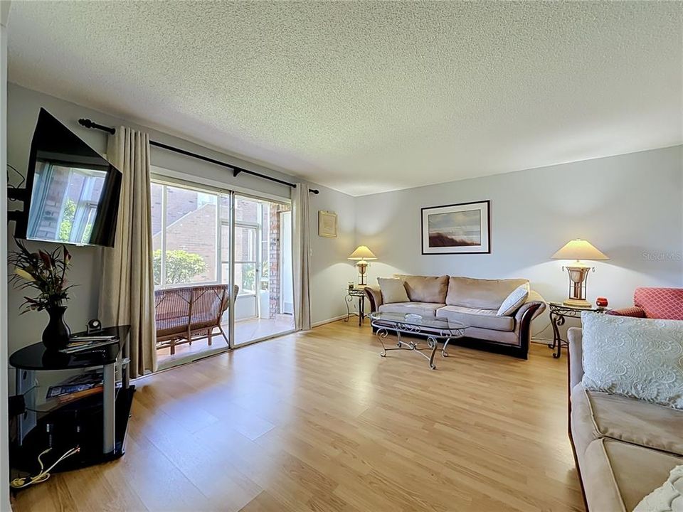 En Venta: $200,000 (2 camas, 2 baños, 1075 Pies cuadrados)