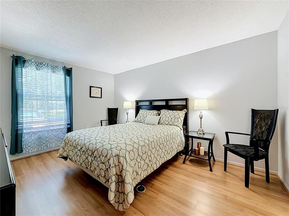 En Venta: $200,000 (2 camas, 2 baños, 1075 Pies cuadrados)
