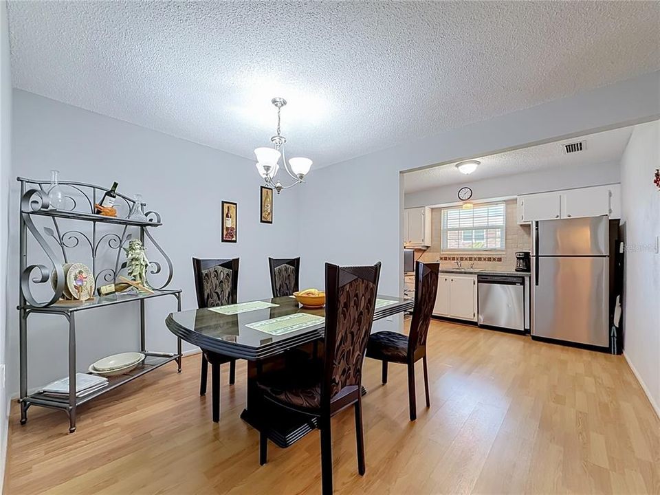 En Venta: $200,000 (2 camas, 2 baños, 1075 Pies cuadrados)
