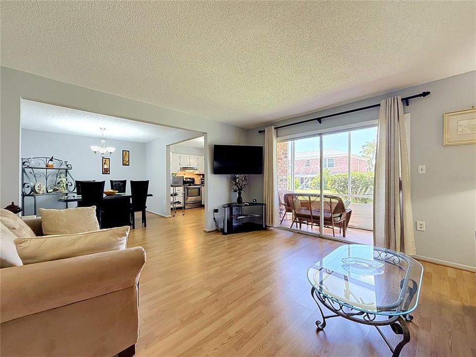 En Venta: $200,000 (2 camas, 2 baños, 1075 Pies cuadrados)