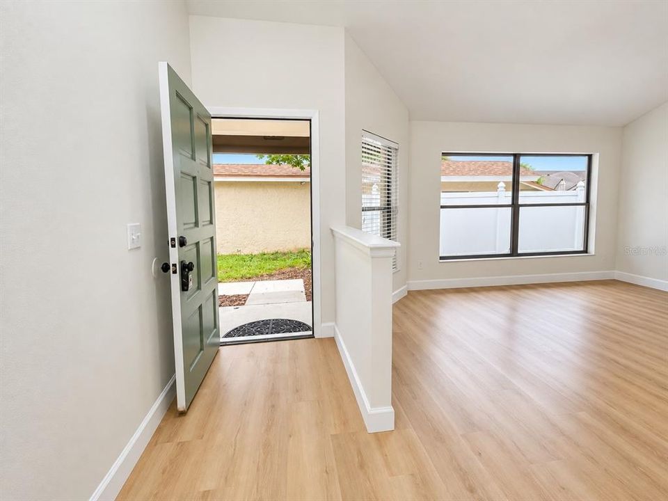 En Venta: $384,900 (3 camas, 2 baños, 1364 Pies cuadrados)