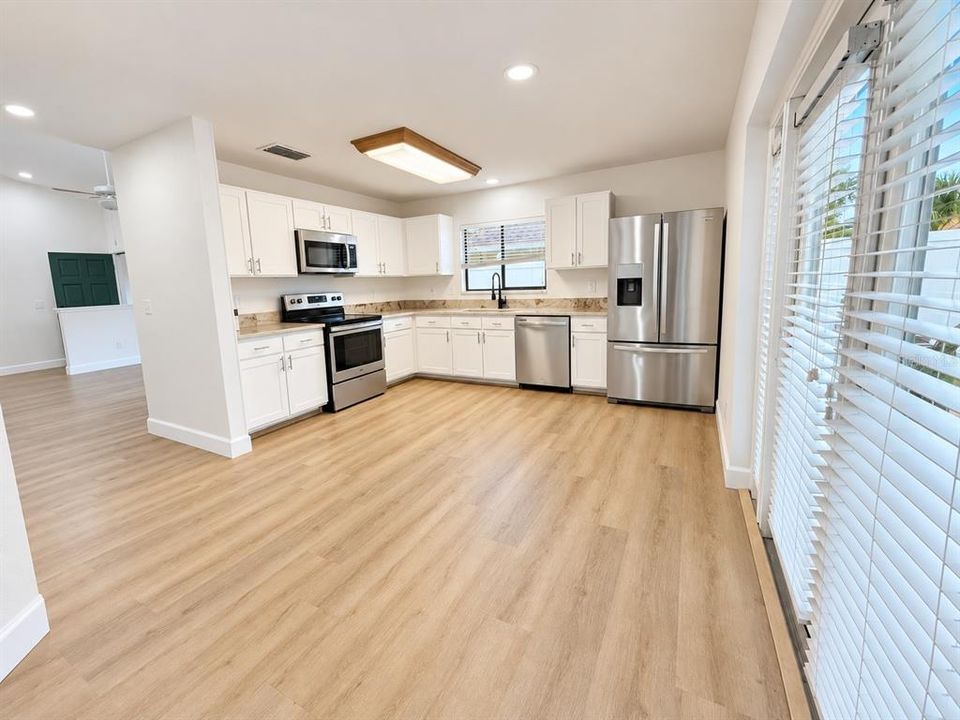 En Venta: $384,900 (3 camas, 2 baños, 1364 Pies cuadrados)