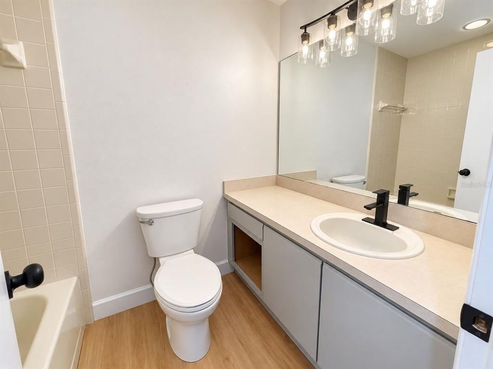 En Venta: $384,900 (3 camas, 2 baños, 1364 Pies cuadrados)