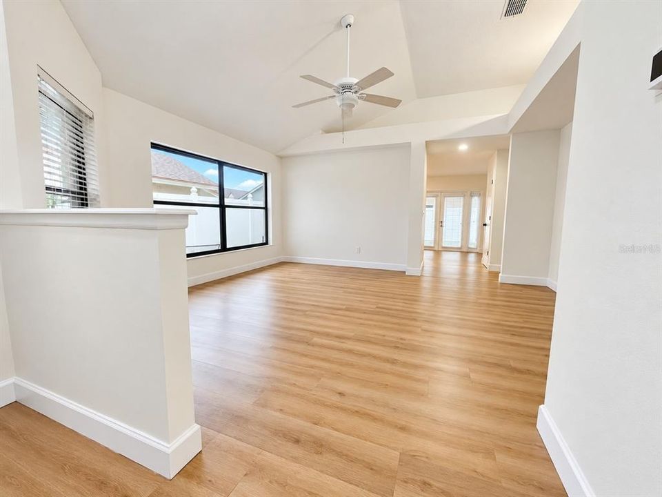En Venta: $384,900 (3 camas, 2 baños, 1364 Pies cuadrados)