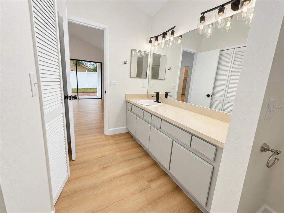 En Venta: $384,900 (3 camas, 2 baños, 1364 Pies cuadrados)