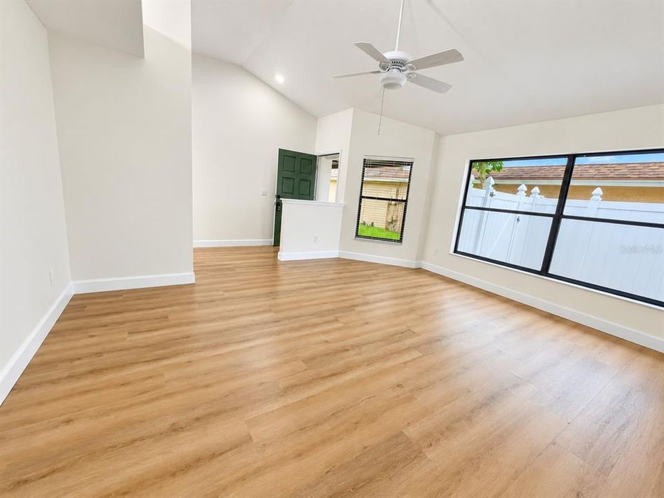 En Venta: $384,900 (3 camas, 2 baños, 1364 Pies cuadrados)