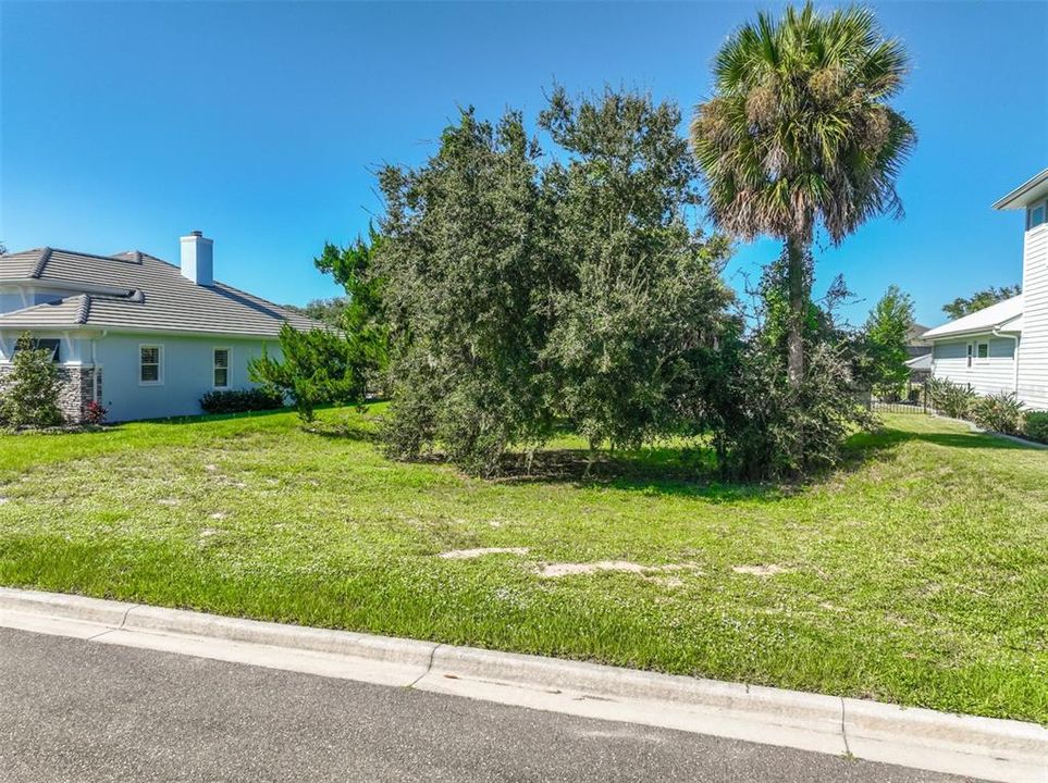Active With Contract: $267,000 (0.29 acres)